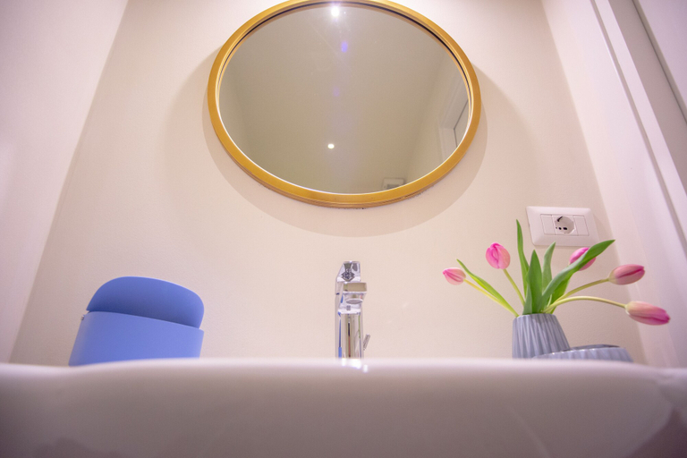 Bathroom 5, Suite 35, Catania