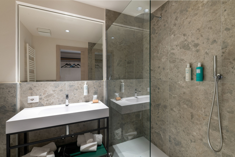 Bathroom 5, Catignano Hotel, Perugia