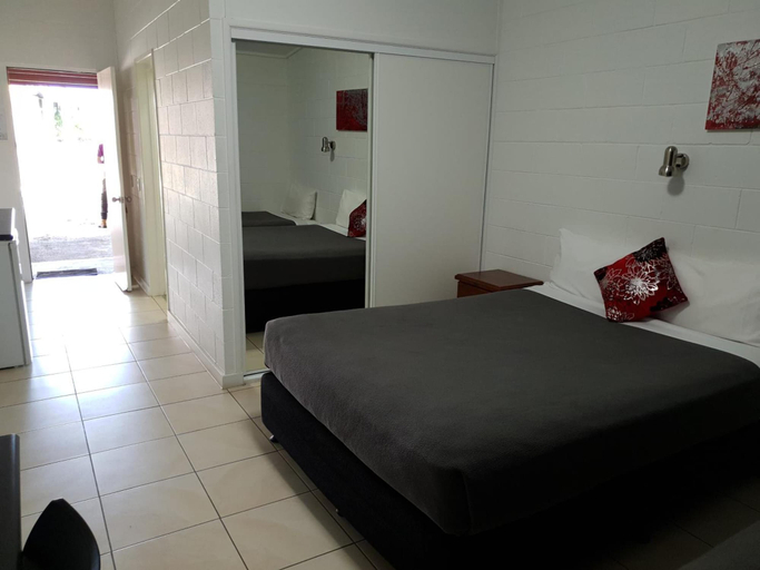 Bedroom 2, Capricorn Hotel, Duaringa