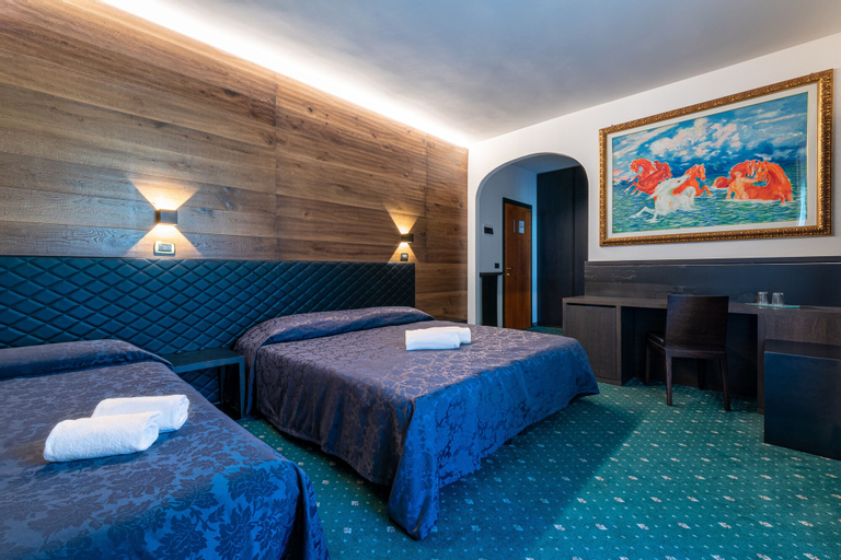 Bedroom 3, Hotel La Perla, Udine