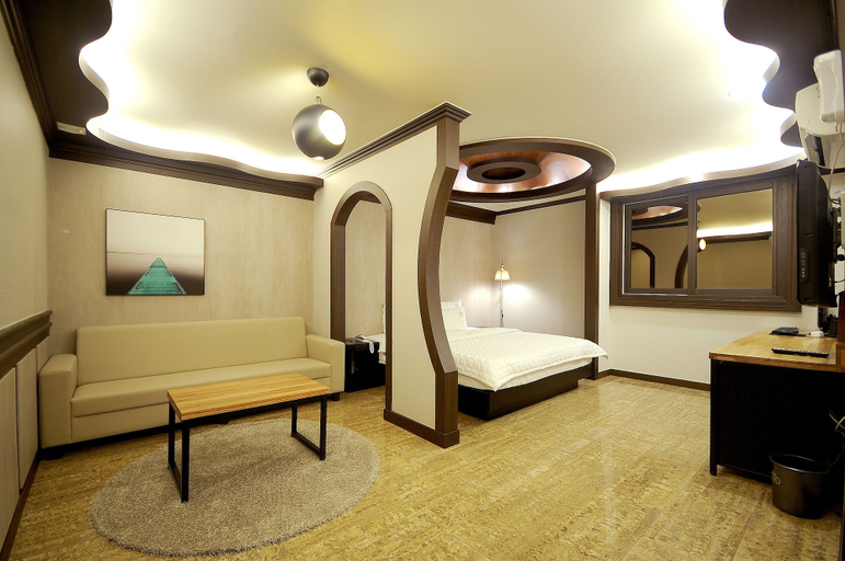 Bedroom 3, Hotel King, Geumjeong