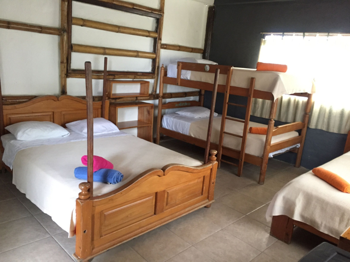 Bedroom 3, La Facha Hostel Restaurant Surf, Muisne