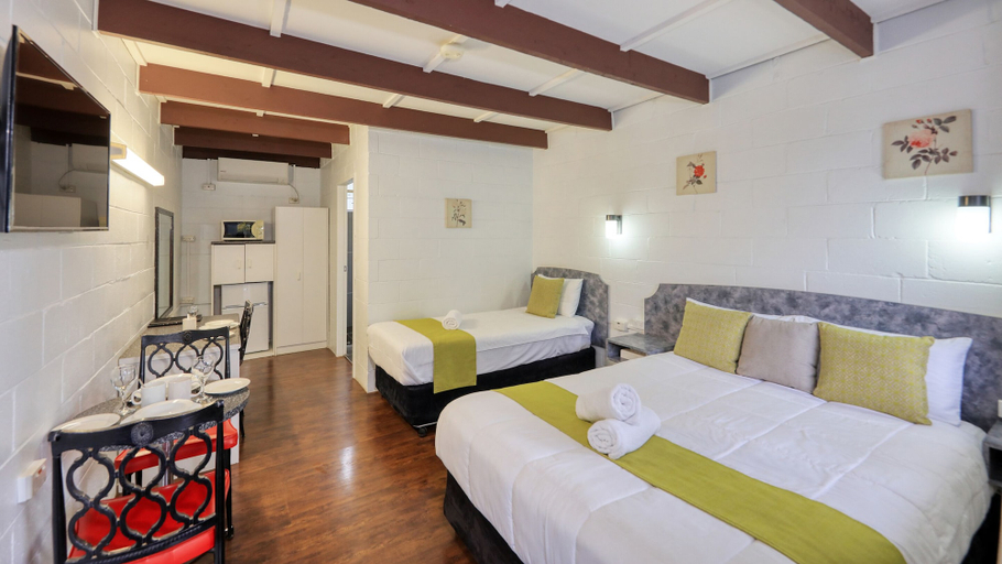 Bedroom 2, Azalea Motel, Warrumbungle Shire