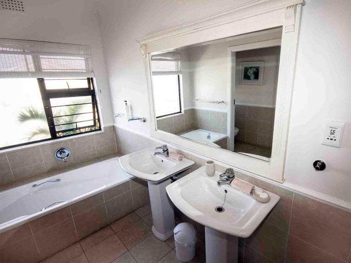 Bathroom 5, Fairlight Beach House, eThekwini