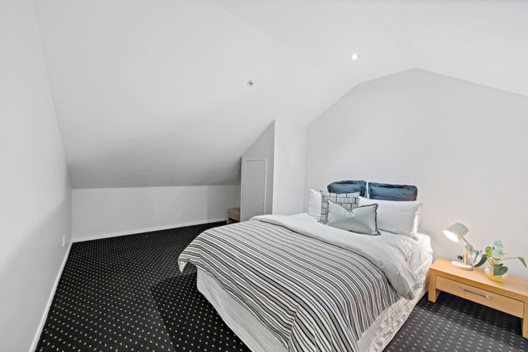 Bedroom 3, Chic & Spacious CBD Loft - 2 Beds & City, Waitakere