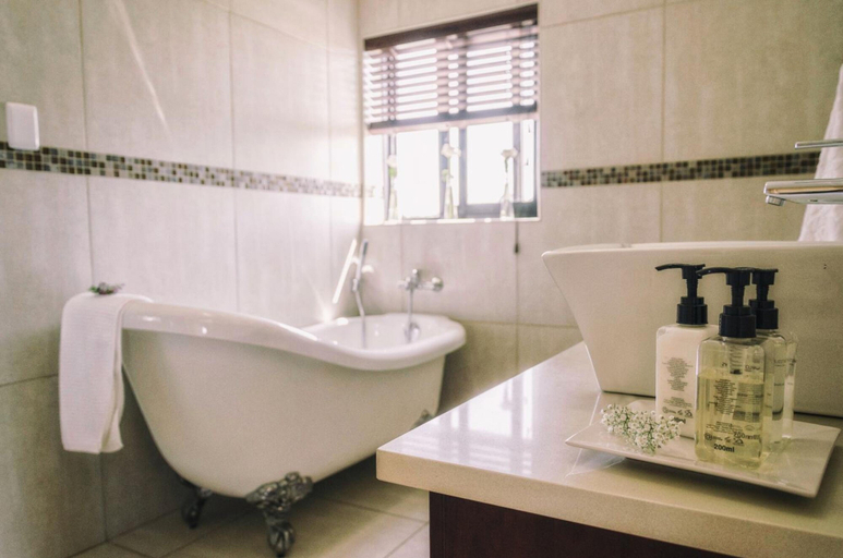 Bathroom 4, Stone Olive Guest House, Cacadu