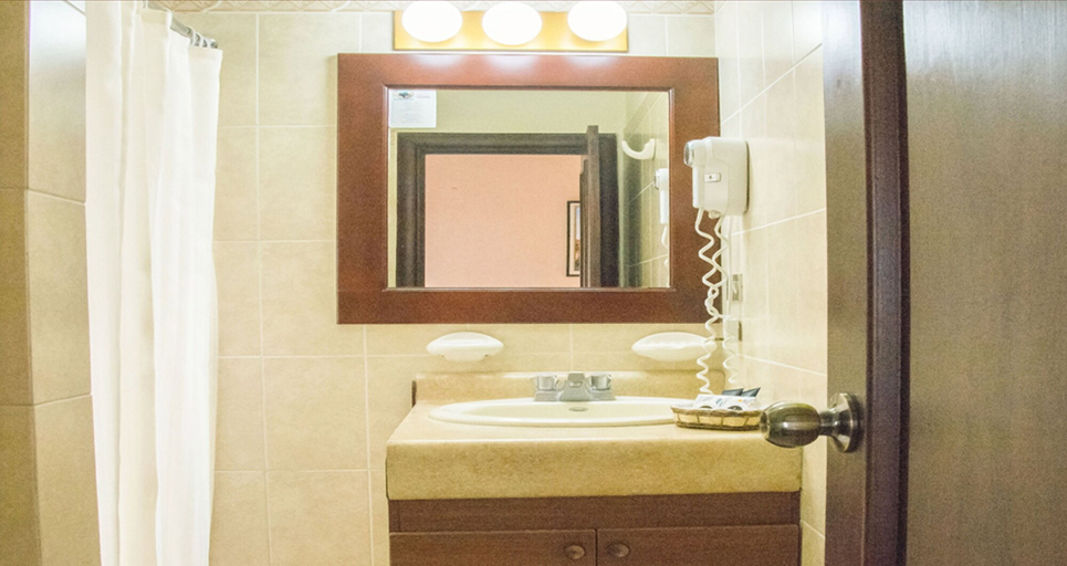 Bathroom 4, Hotel Pensión Bonifaz, Quetzaltenango