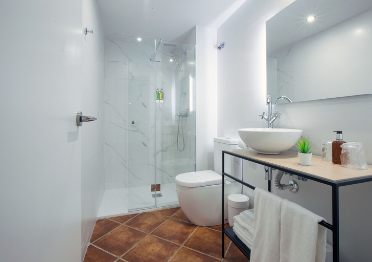 Bathroom 5, Hotel Jaime I, Teruel