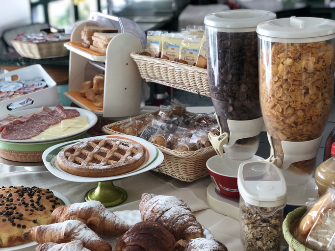 Food & Drinks 5, Albergo Moderno, Modena