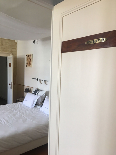 Bedroom 5, Les Gués Rivières, Gironde