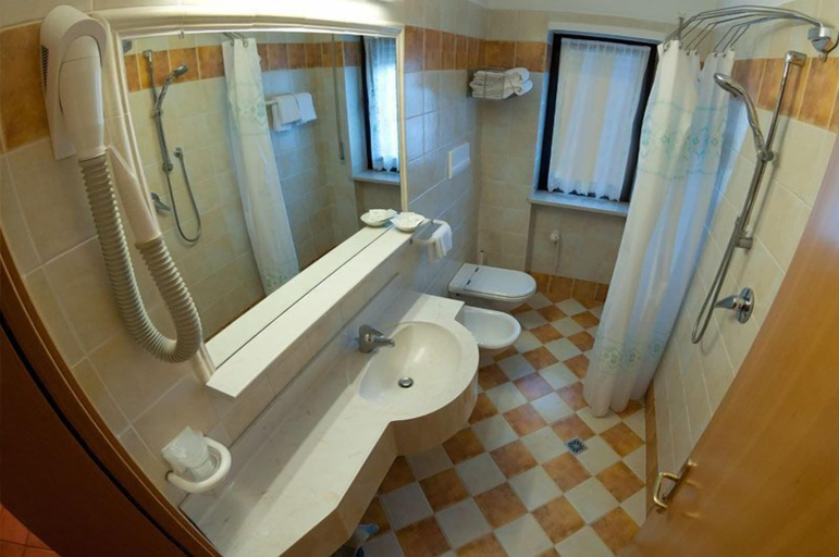 Bathroom 4, Piccolo Hotel Sciliar, Bolzano