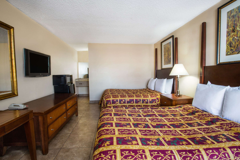 Bedroom 2, Knights Inn Orlando, Orange