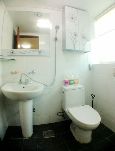 Bathroom 4, Welcome Busan Guesthouse, Dong