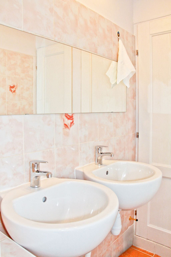 Bathroom 5, Allis Hall Hostel, Ekaterinburg gorsovet