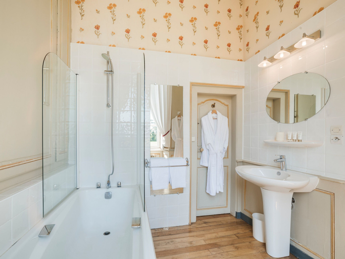 Bathroom 5, Château de Boucéel, Manche