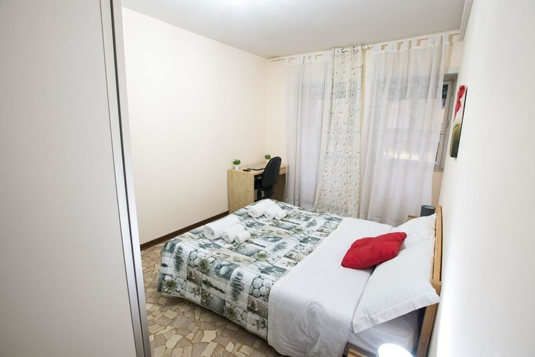 Room, Studio Hosts 2 Via San Gervasio Flat in Bo, Bologna