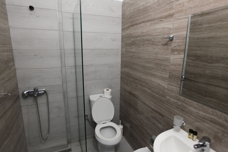 Bathroom 3, Itaka Hotel, Sarandës