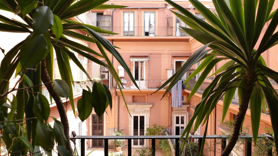 Exterior & Views 2, Chocolate's Home, Napoli