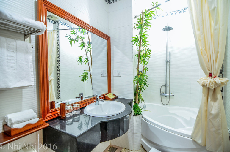 Bathroom 5, Hoi An Nhi Nhi Hotel, Da Nang