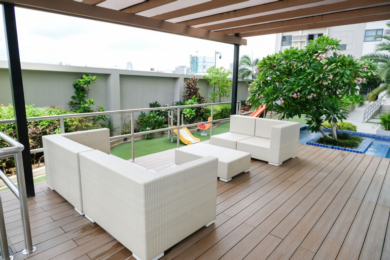 Exterior & Views 10