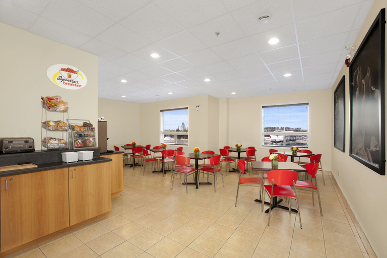 Food & Drinks 5, Super 8 by Wyndham Red Lake ON, Kenora