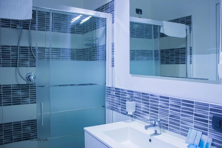 Bathroom 3, Aurelia Rooms, Verona
