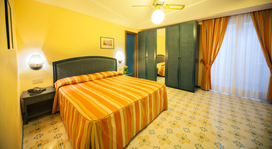 Bedroom 3, Hotel Ambasciatori, Napoli