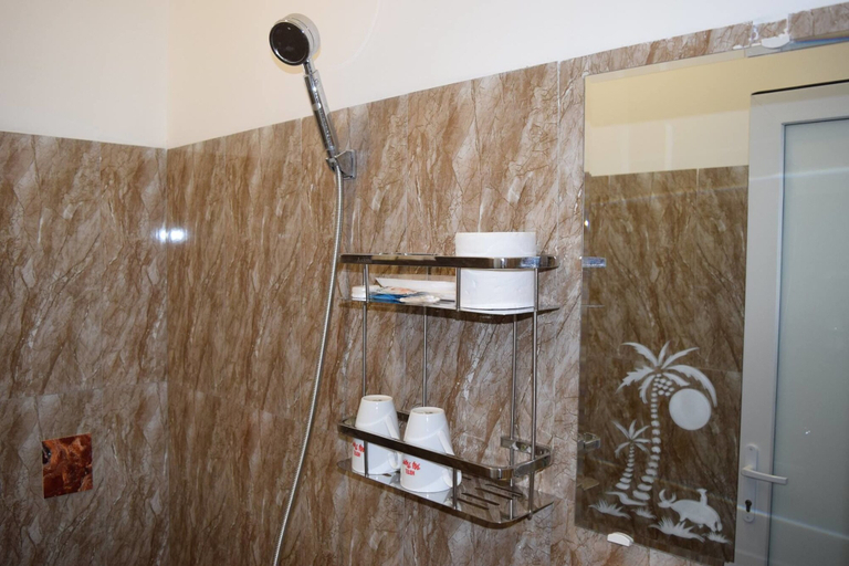Bathroom 4, My Ngoc Hotel, Buon Ma Thuot