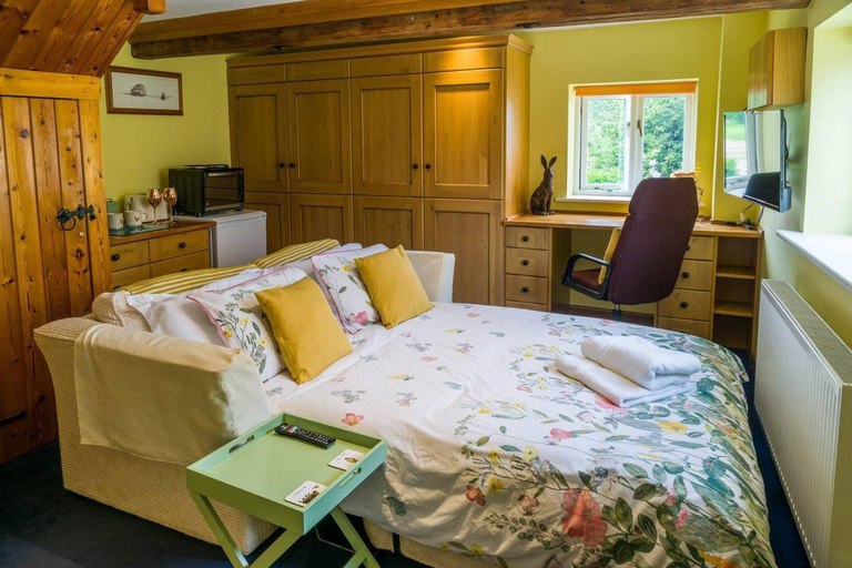 Bedroom 3, Sunshine Annex-double Bed,ensuite, Lounge, Kitchen, Warwickshire