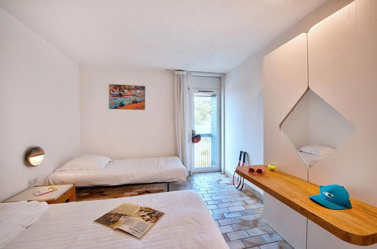 Bedroom 2, Village Club Kerlannic, Morbihan