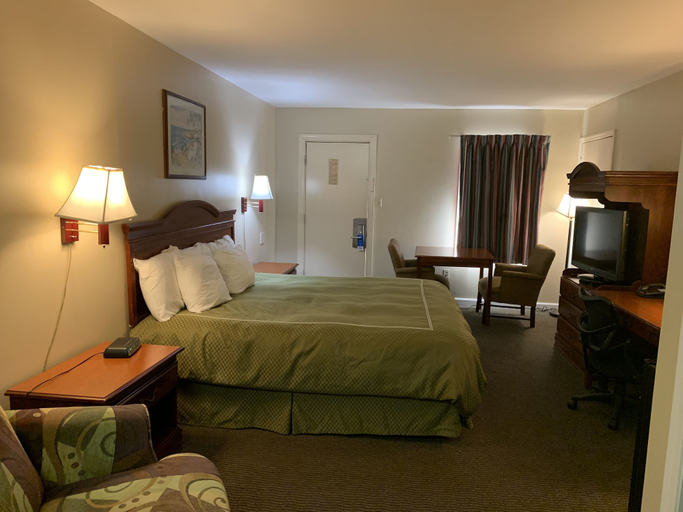 Bedroom 3, Merrimac Inn & Suites, James City