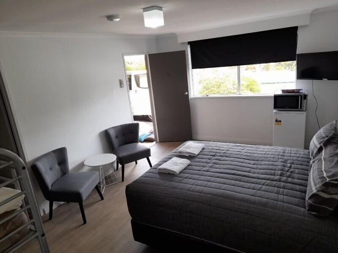 Bedroom 3, Limestone Coast Tourist Park, Grant