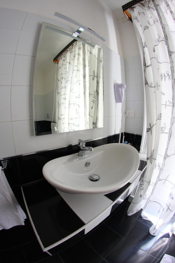 Bathroom 4, Gualtiero Camere & Suite, Catania