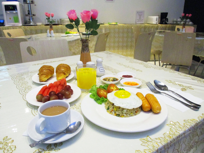 Food & Drinks 5, Holiday Season Motel, Yangon