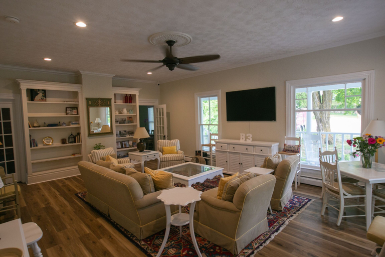 Others 5, The Belvedere B&B, Charlevoix