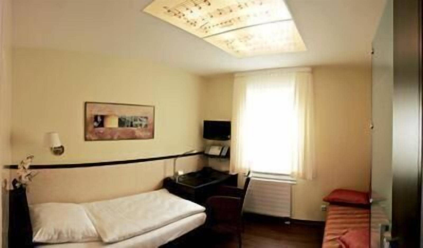 Bedroom 4, Hotel Am Braunen Hirsch, Celle
