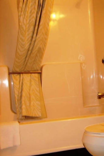 Bathroom 3, Baxter Inn, Cherokee