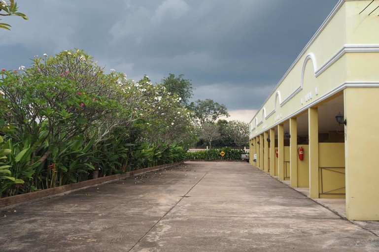 Exterior & Views 2, Country Inn 304, Sri Mahar Pho