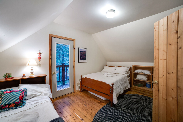 Bedroom 2, 32MBR - BBQ - Pets Ok - Wood Stove - Sleeps 7, Whatcom