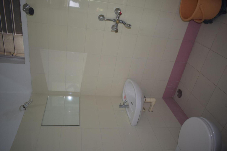 Bathroom 5, Hotel Ram Niwas, Udaipur