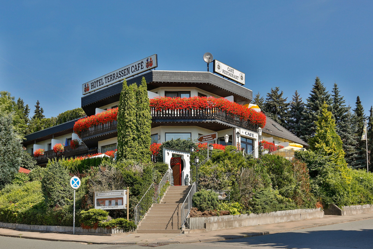 Exterior & Views