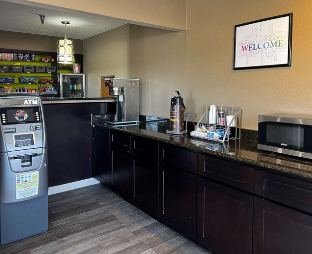 Food & Drinks 5, Econo Lodge Spring Lake near Fort Bragg, Cumberland