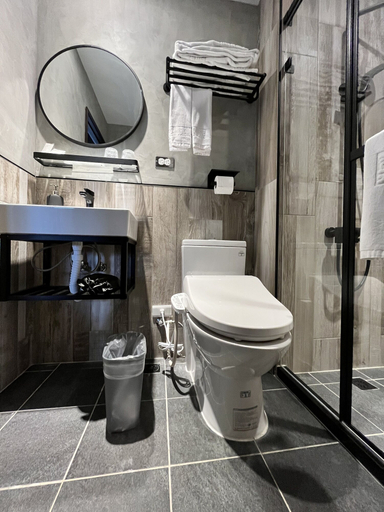 Bathroom 3, the Retro Tai-Pan, Tainan