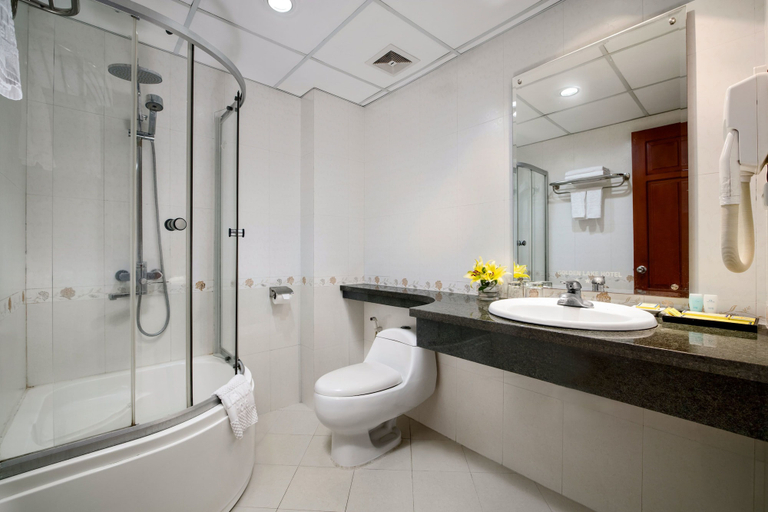 Bathroom 5, Lakeside Palace Hotel, Hoàn Kiếm