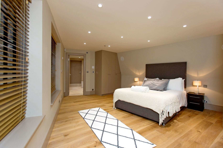 Bedroom 3, Luxury Loft Oxford Street with AC, London