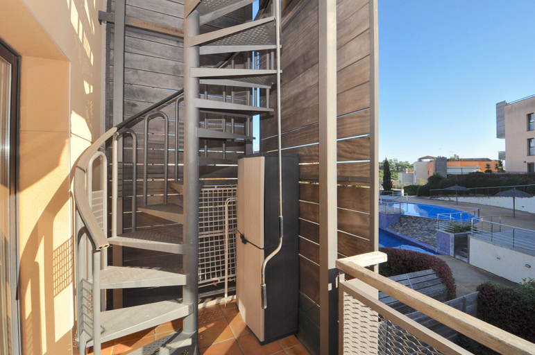 Exterior & Views 2, Apartment Garbi Boadella, Girona