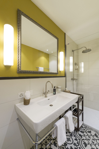 Bedroom 4, Blue City Hotel, Baden