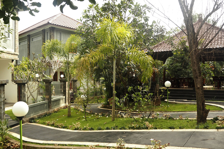 Exterior & Views 20