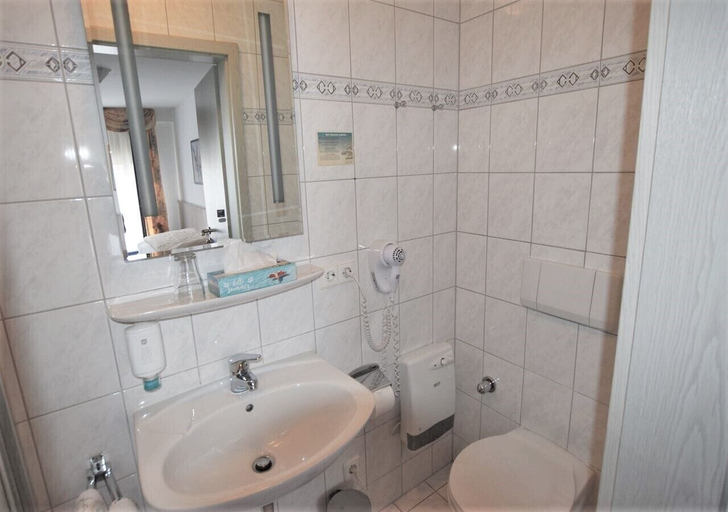 Bathroom 4, Hotel Alena, Esslingen
