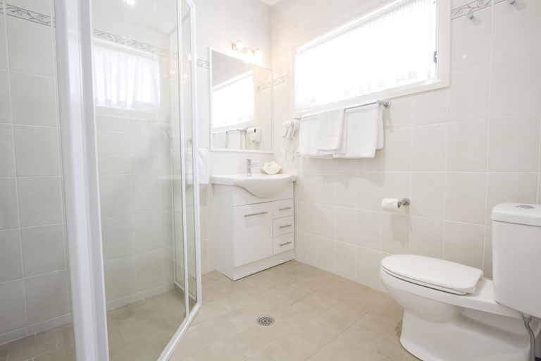 Bathroom 3, Harvest Lodge Motel, Gunnedah